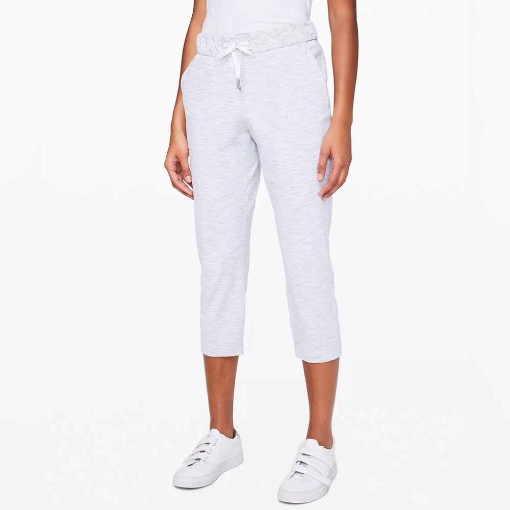 Lululemon On the Fly Crop - size 8 - Wee Are from Space Nimbus Battleship - NWT